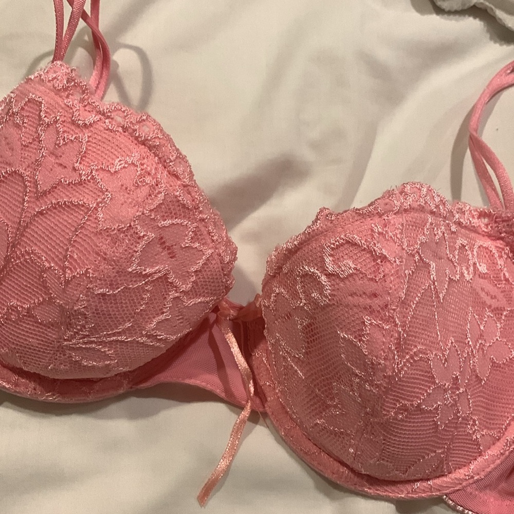 Pink lace bra underwire lightly padded.  34C Like New